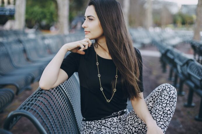 A Guide to Matching Jewellery with Your Outfit 3 beautiful brunette girl 1157 4392